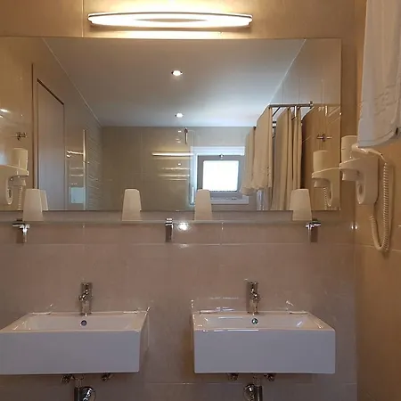 Prassino Nissi Hotel Moraḯtika