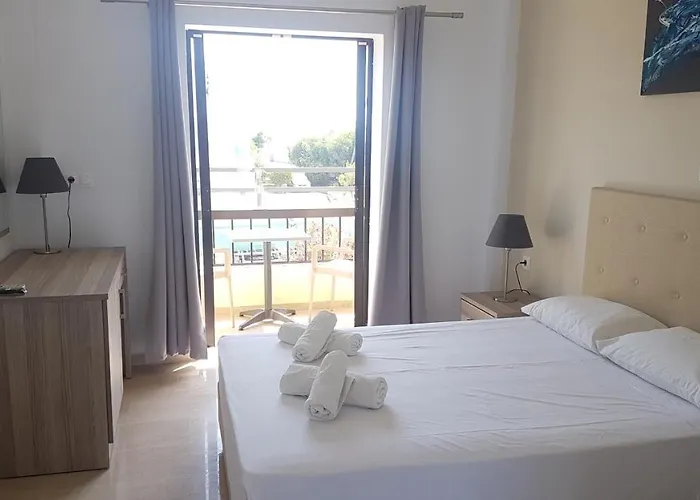 Prassino Nissi Hotell 2*